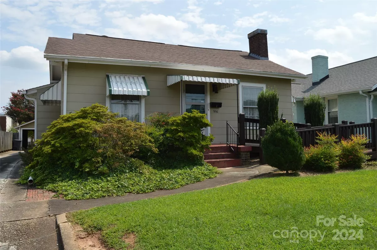 Statesville, NC 28677,936 Davie AVE