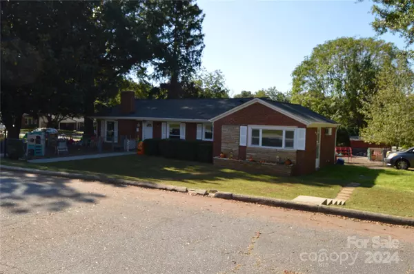Statesville, NC 28677,437 Hillcrest RD