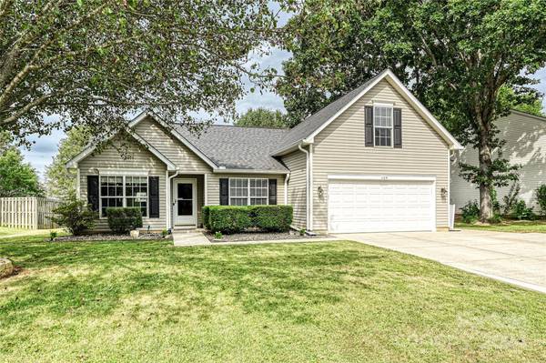 129 Pleasant Grove LN, Mooresville, NC 28115