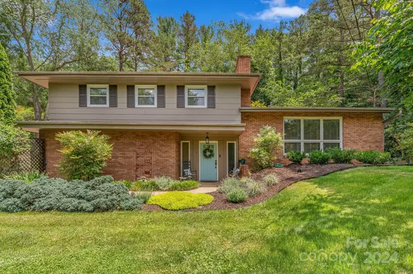 7 Woodbury RD, Asheville, NC 28804