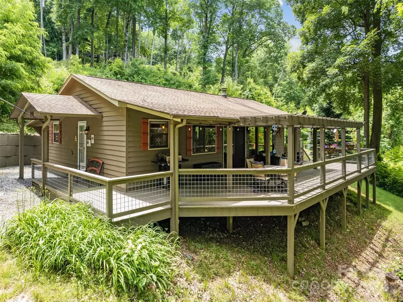 79 Chipmunk LN, Maggie Valley, NC 28751