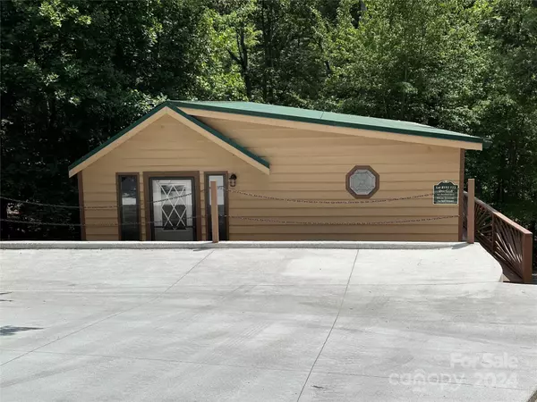 121 Deerfield CIR, New London, NC 28127