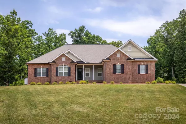 1468 Kinks LN,  Maiden,  NC 28650