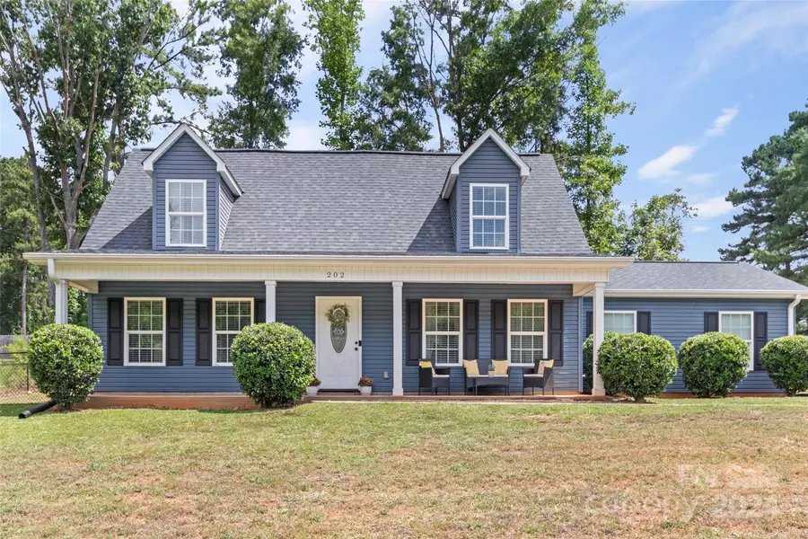 202 Olde Coach LN, Crouse, NC 28033