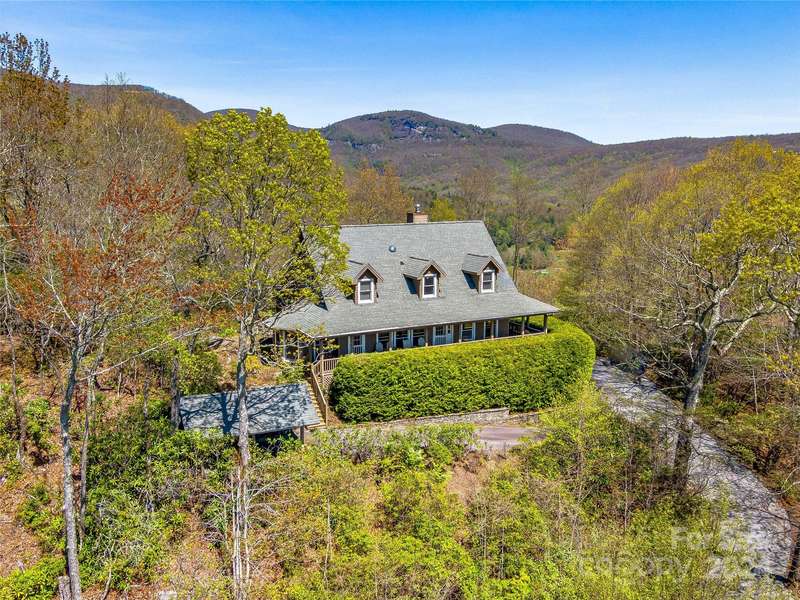 434 Toxaway DR, Lake Toxaway, NC 28747