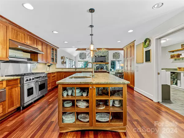 34 Merrills Chase RD Asheville, NC 28803