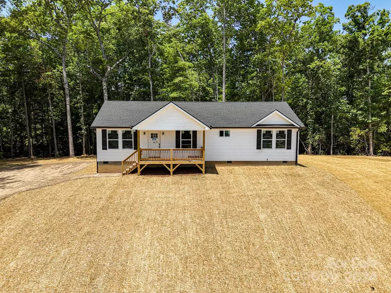 68 Owls Nest LN, Hendersonville, NC 28792