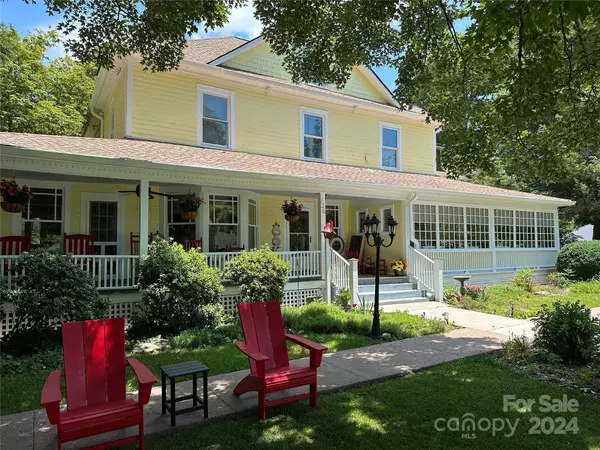 Black Mountain, NC 28711,136 N Dougherty ST