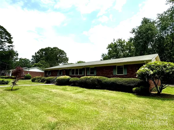 Easley, SC 29642,124 Sabra DR