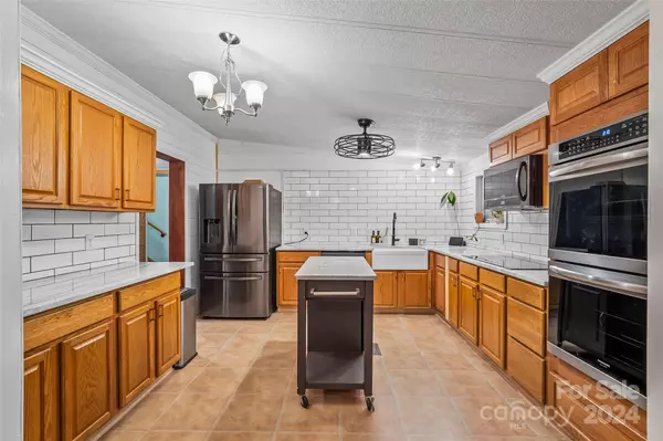 178 Calhoun DR Hickory, NC 28601