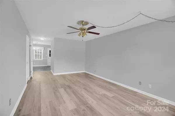 Gastonia, NC 28054,911 Nottingham DR #17A