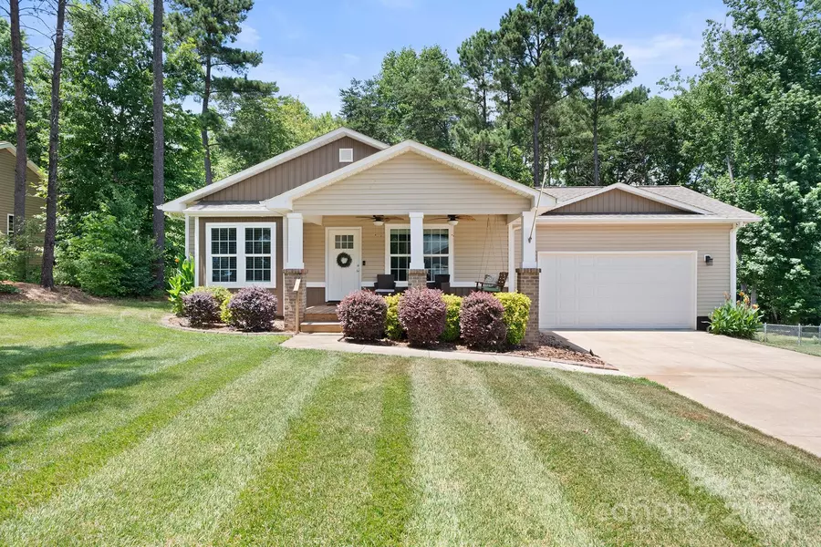 3565 Still Knoll LN, Sherrills Ford, NC 28673