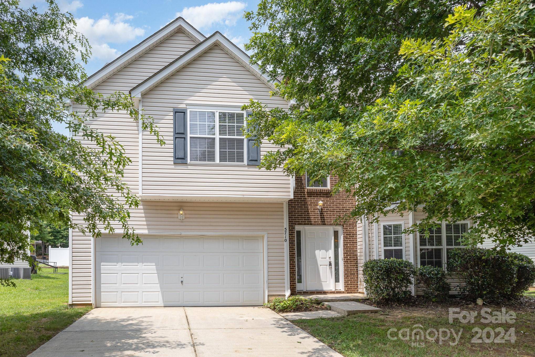 5710 Falkirk LN,  Matthews,  NC 28104