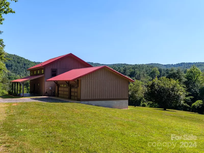 60 Ives Farm LN, Hendersonville, NC 28739