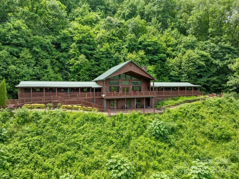 750 Bee Branch RD, Bryson City, NC 28713