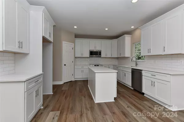 Matthews, NC 28105,10611 Knox AVE