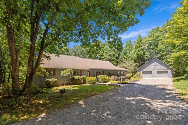 129 Wilson CT, Lake Lure, NC 28746