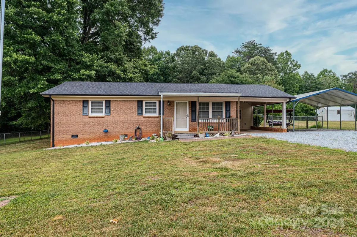 Hickory, NC 28601,36 Hillcrest LN