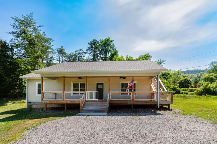 142 Eller Cove RD, Weaverville, NC 28787