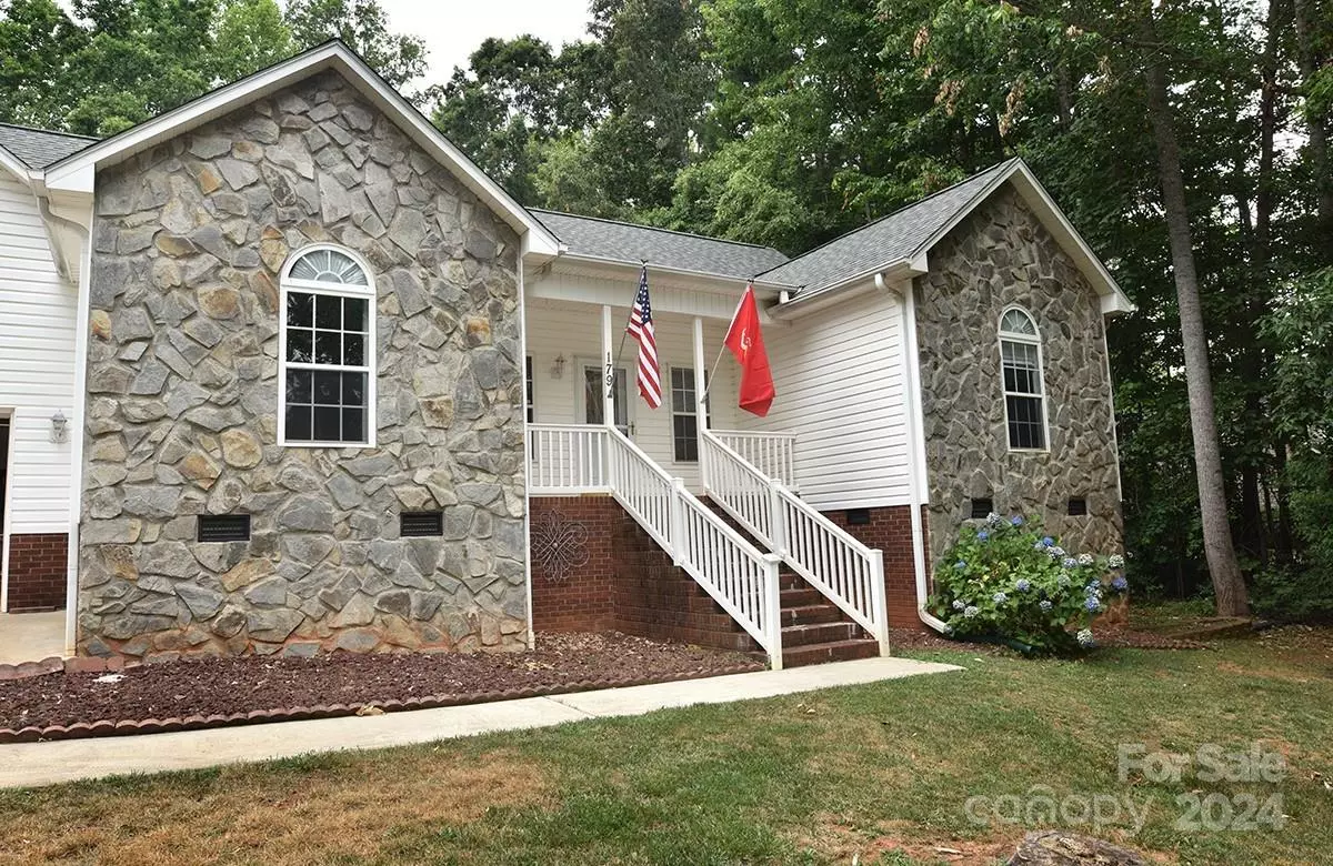 Mocksville, NC 27028,179 N Hazelwood DR