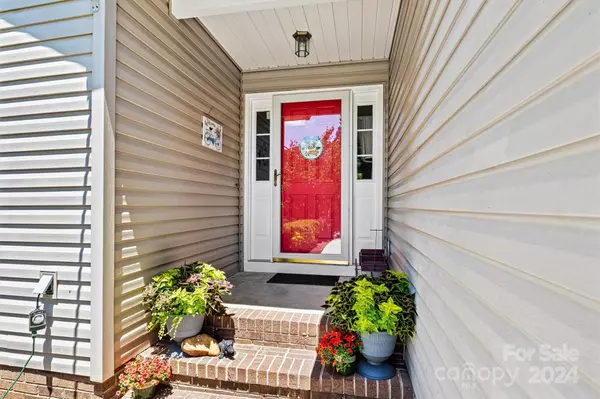 Conover, NC 28613,3411 Overbrook DR