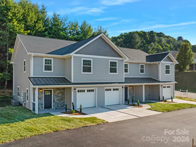 100 Red Twig LN #Unit 103, Burnsville, NC 28714