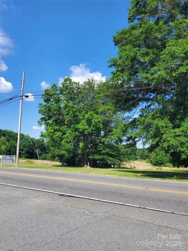 Statesville, NC 28625,555-565 Turnersburg HWY