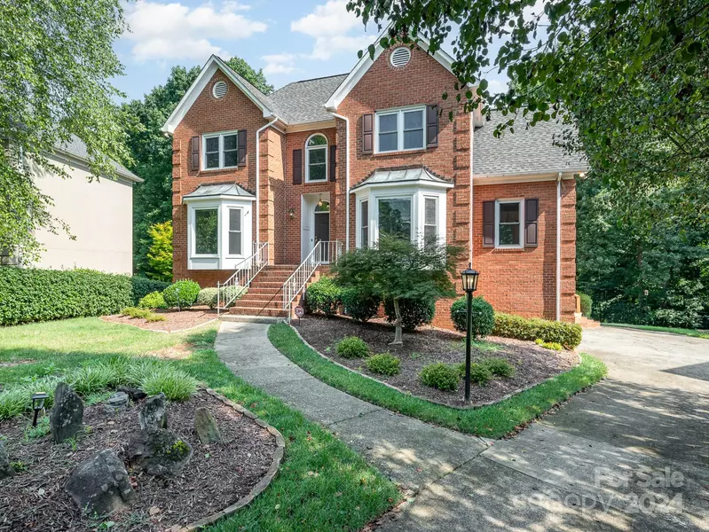 143 N Sardis View LN, Charlotte, NC 28270