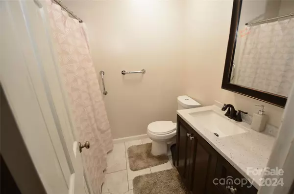 Hickory, NC 28602,5287 Stonewood DR