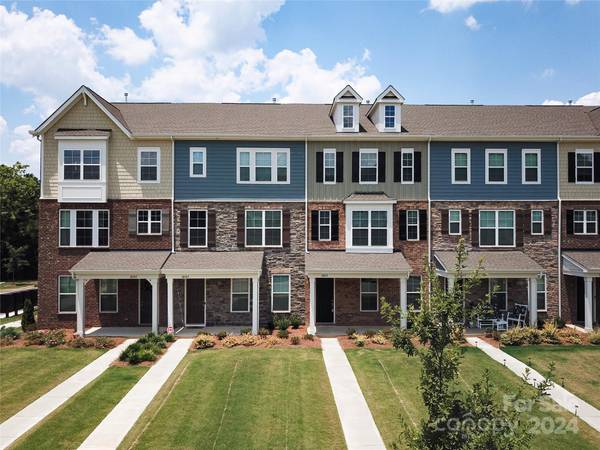 10109 Hemingway PL, Charlotte, NC 28227