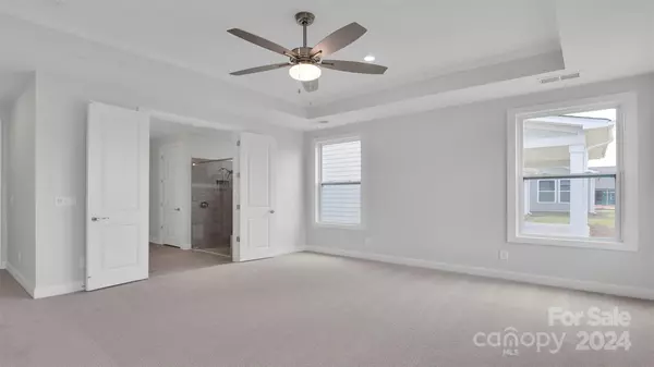 Charlotte, NC 28215,10221 Superb LN