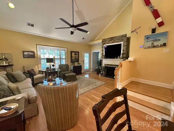 Hickory, NC 28602,2016 Talbot LN