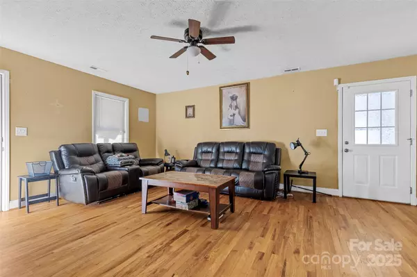 Shelby, NC 28152,927 Kearney DR