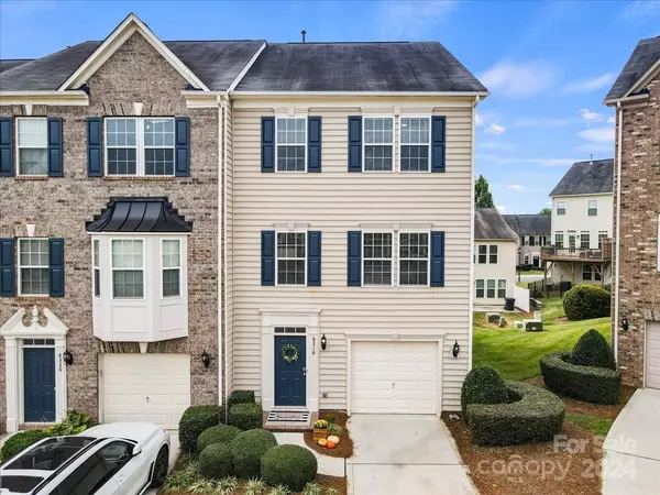 6316 Short Line CT, Charlotte, NC 28210