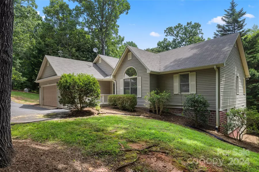 315 Woody CIR, Tryon, NC 28782