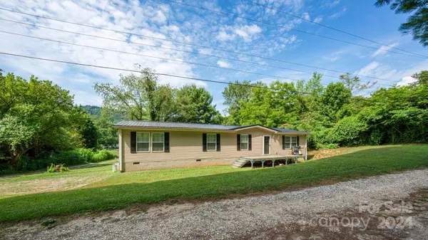 2418 E Morningside DR, Hendersonville, NC 28791