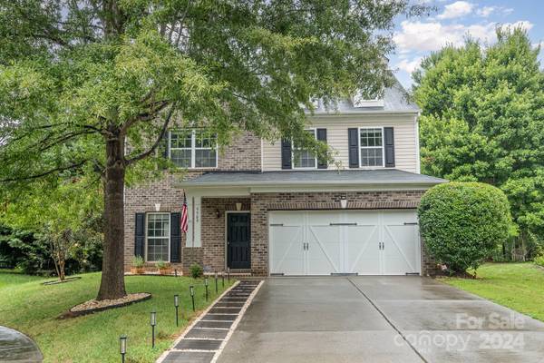 9909 Barrands LN, Charlotte, NC 28278