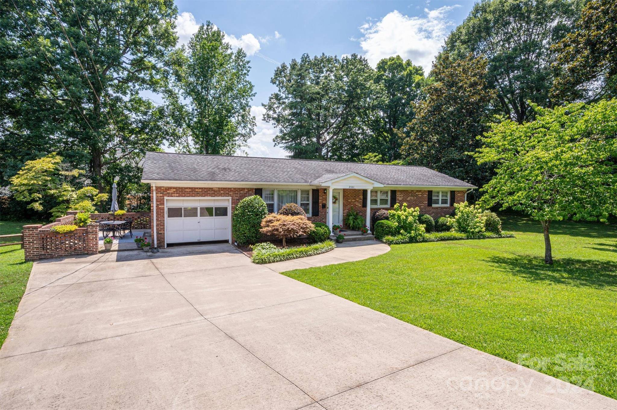 2001 Willimax AVE, Gastonia, NC 28054