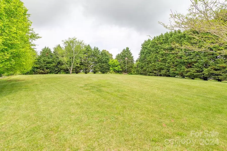 34 Candy Tuft LN, Weaverville, NC 28787