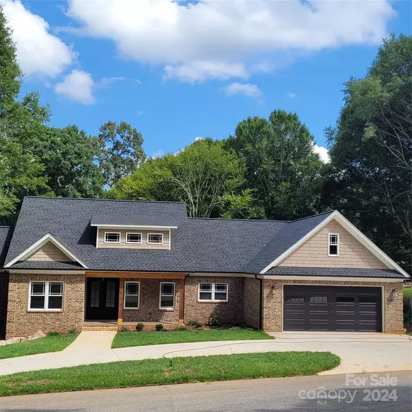 4748 1st ST NW, Hickory, NC 28601