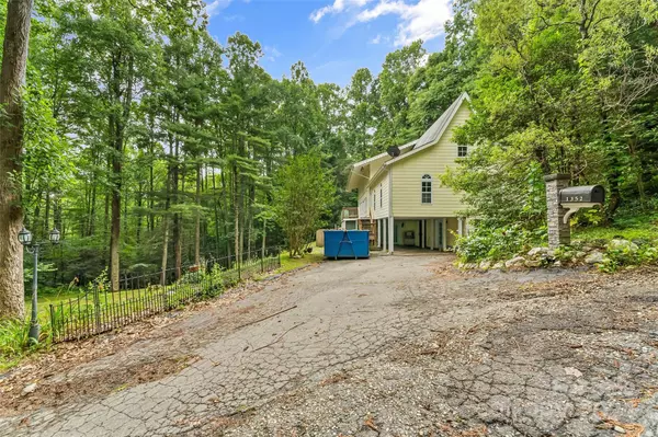 1352 Swiss Pine Lake DR, Spruce Pine, NC 28777