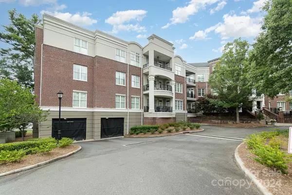 Charlotte, NC 28210,5425 Closeburn RD #213