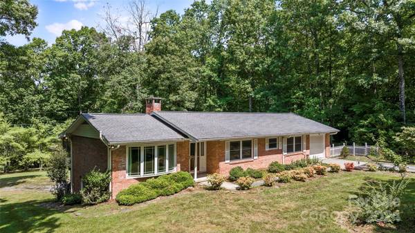 304 Jeter Mountain TER, Hendersonville, NC 28739