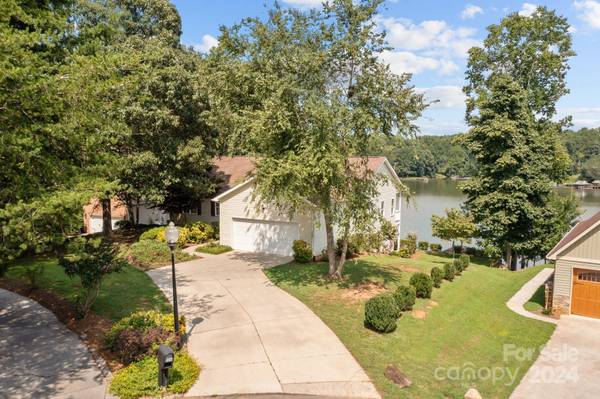 Sherrills Ford, NC 28673,6986 Golden Bay CT