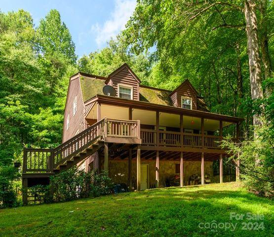 2767 Tanasee Gap RD, Balsam Grove, NC 28708