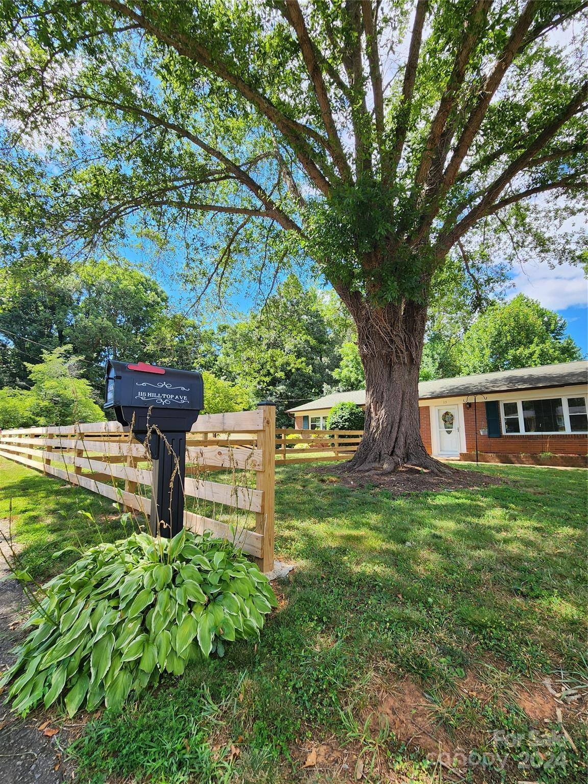 Valdese, NC 28690,115 Hilltop AVE