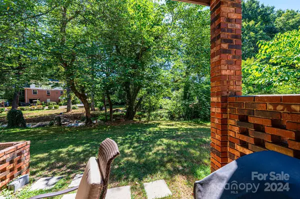 Hickory, NC 28601,820 6th ST NW