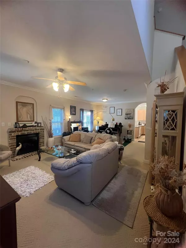 Hickory, NC 28601,1376 21st AVE NE