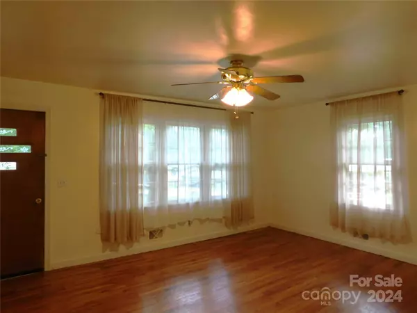 Shelby, NC 28152,323 Dellwood DR