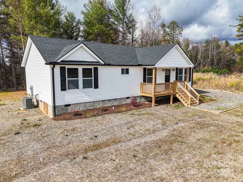 378 Point Hope LN, Hendersonville, NC 28792